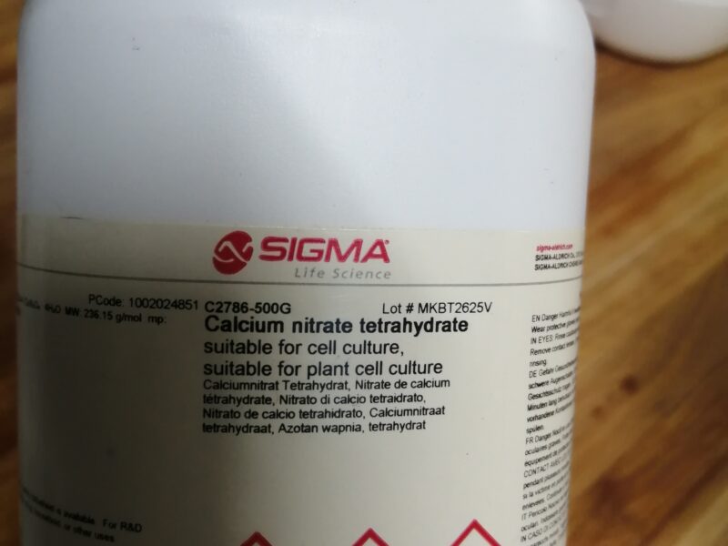 Calcium nitrate tetrahydrate
